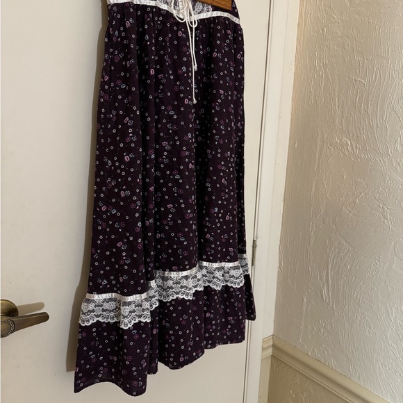 Jessica's Gunnies Floral Skirt - Picture 4 of 4